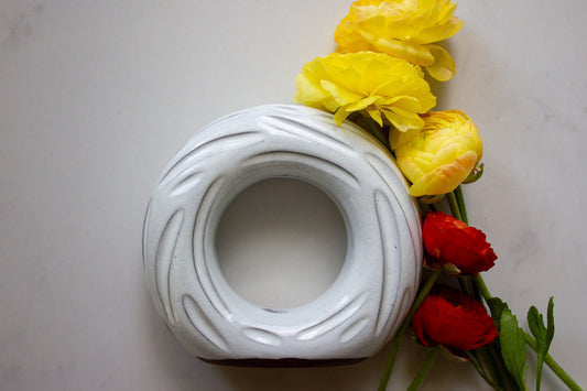 Donut Vase w/ Dark clay